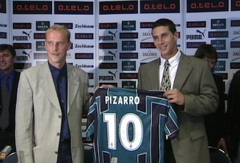 Claudio Pizarro fichó por el Werder Bremen en 1999 procedente de Alianza Lima. | Foto: buten un binnen