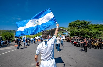 Las ceremonias de independencia en Centroamérica incluyen desfiles estudiantiles, bandas de paz, actos oficiales y el traslado de la antorcha entre fronteras nacionales. /(Secretaría de Prensa de la Presidencia)