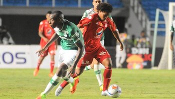 América enfrentando al Deportivo Cali