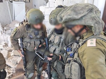 Soldados de la Unidad 636