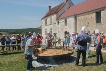 Fotos de la tortilla gigante cocinada el 22 de junio de 2025 (Juliacum)