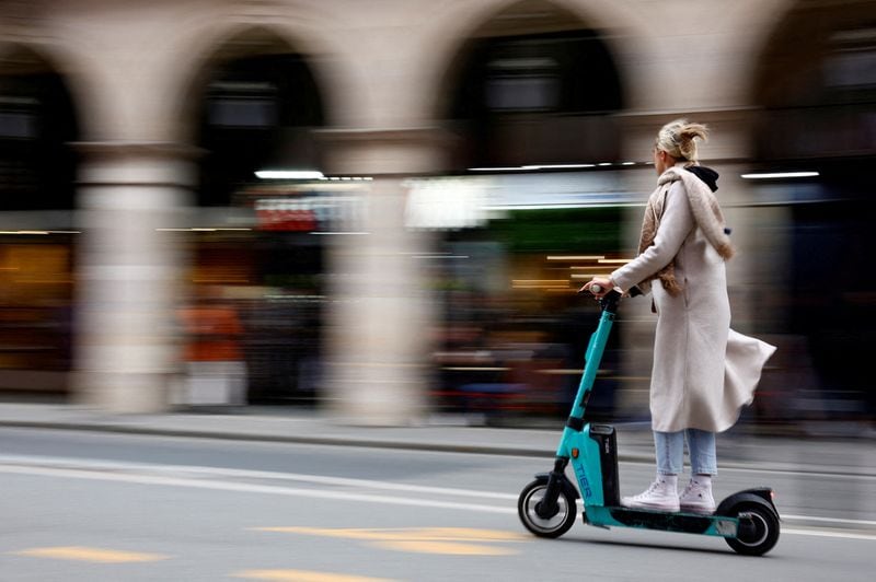 El patinete involucrado en el siniestro superaba los 80 km/h, muy por encima del límite legal para carriles bici de 24 km/h (REUTERS/Sarah Meyssonnier/)