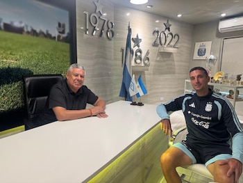 Claudio Tapia y Lionel Scaloni se reunieron en Ezeiza para comenzar a delinear la continuidad en la selección argentina (@Argentina)