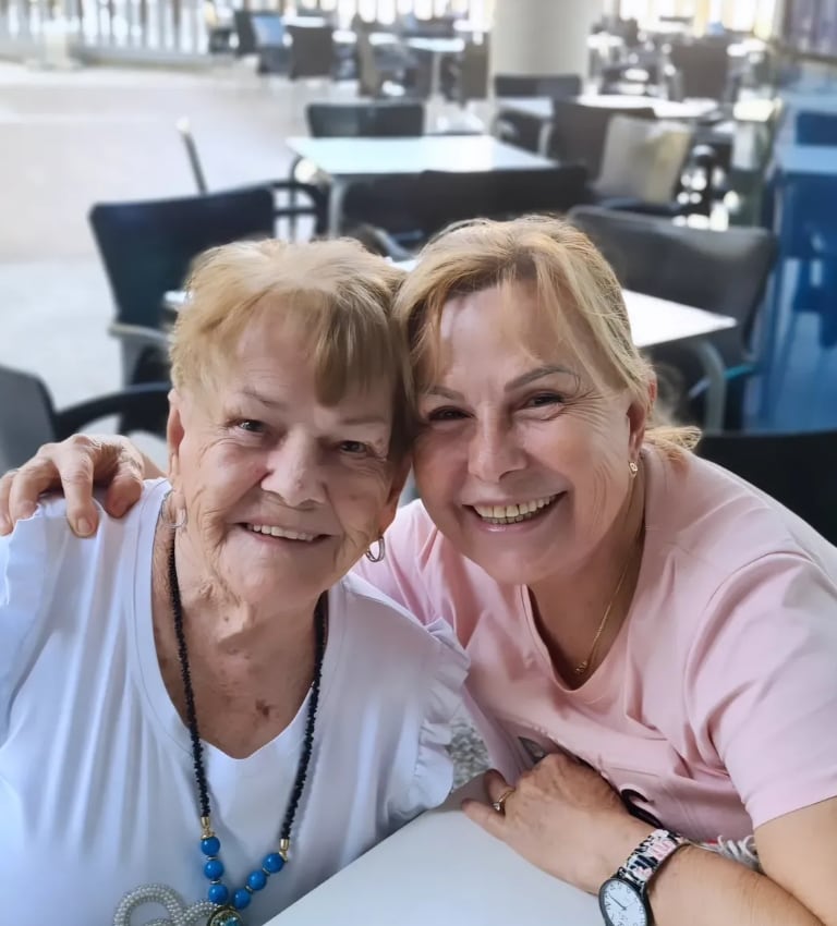 María Jesús y su Acordeón con su madre (Instagram)