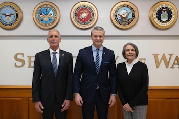 Tito Asfura, Pete Hegseth -secretario