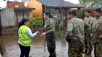 Centenares de soldados brindan ayuda