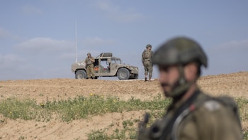Israel detiene a dos palestinos e incauta armas en un punto en la frontera entre Cisjordania y Jordania