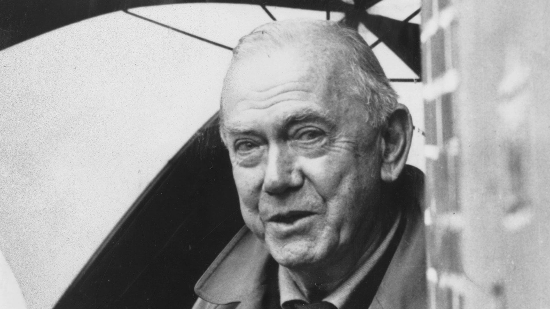 El escritor británico Graham Greene