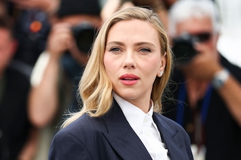 Scarlett Johansson confesó que ser madre le enseñó a renunciar al control absoluto sobre su vida (REUTERS/Sarah Meyssonnier)