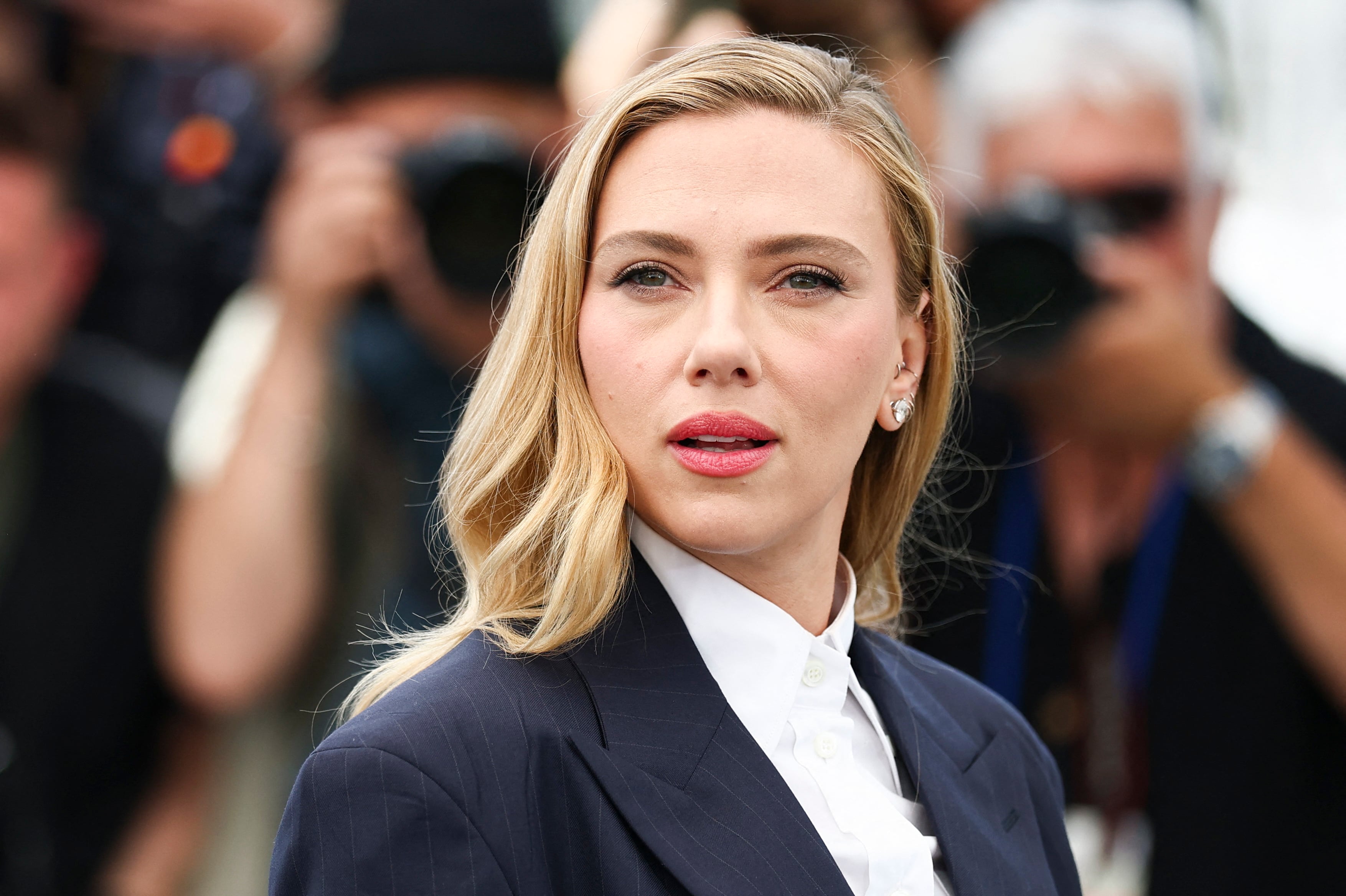 Scarlett Johansson confesó que ser madre le enseñó a renunciar al control absoluto sobre su vida (REUTERS/Sarah Meyssonnier)