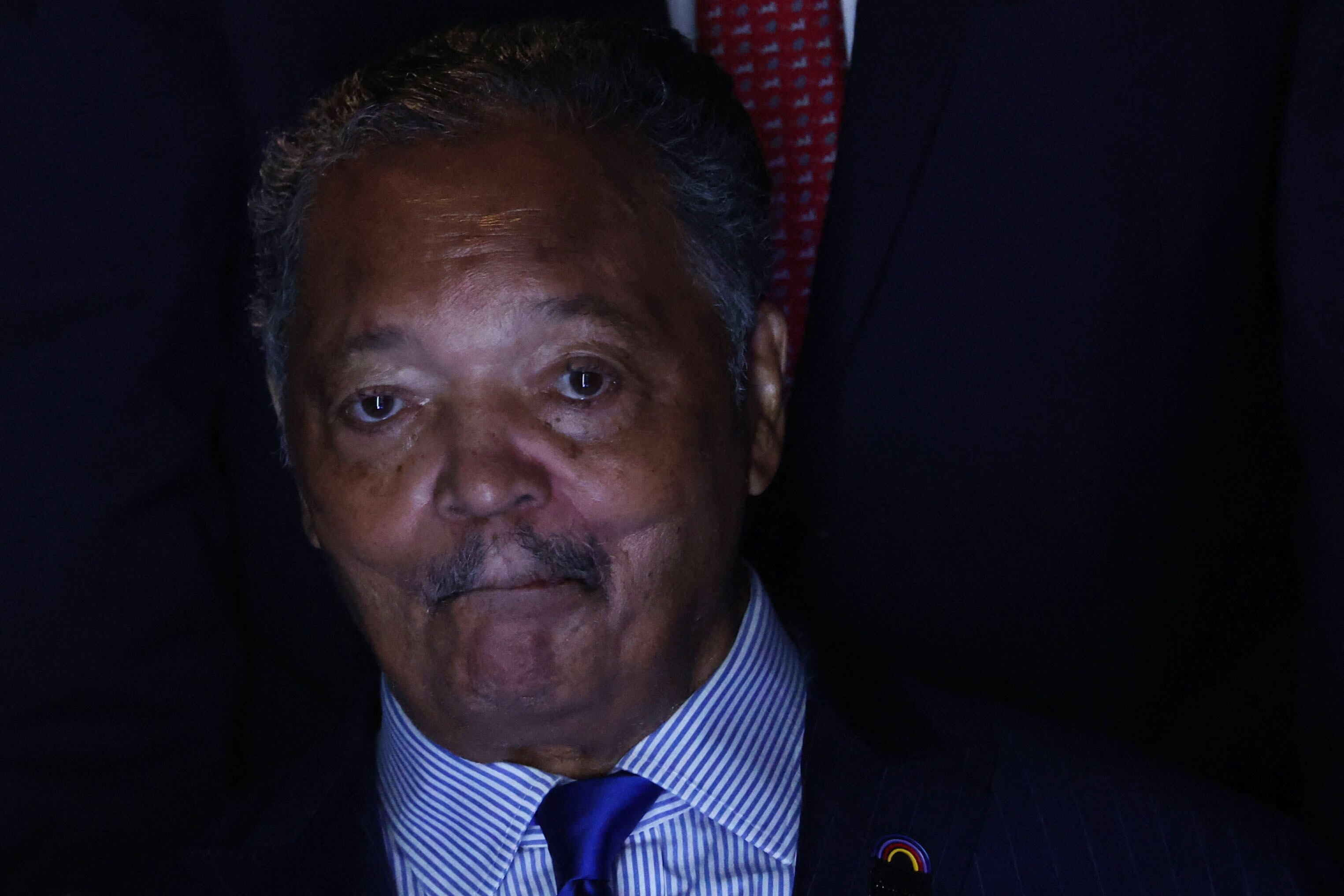 El reverendo Jesse Jackson, ícono de los derechos civiles en Estados Unidos, falleció a los 84 años dejando un legado de lucha por la igualdad. REUTERS/Mike Blake