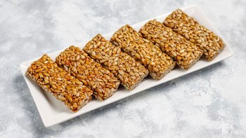 La mayoría de las personas no necesita barras de proteína para cubrir sus requerimientos diarios (fuente: Freepik)