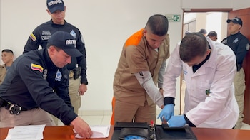 Siete ciudadanos requeridos por delitos de alcance transnacional salieron de Colombia bajo custodia internacional para quedar a disposición de tribunales de América y Europa. (Dijín Policía Nacional)