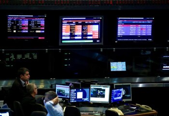 Operadores en el recinto de