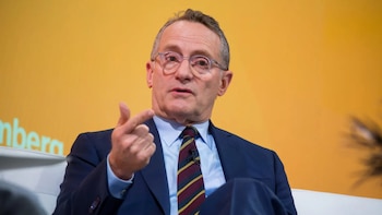 Cómo invertir en la era de la inteligencia artificial: consejos de un experto con la ayuda de la propia IA