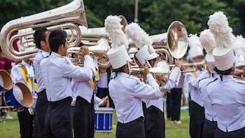 Por qué las mujeres que participan en bandas de marcha tienen alto riesgo de lesiones