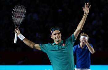 Roger Federer celebra tras ganar