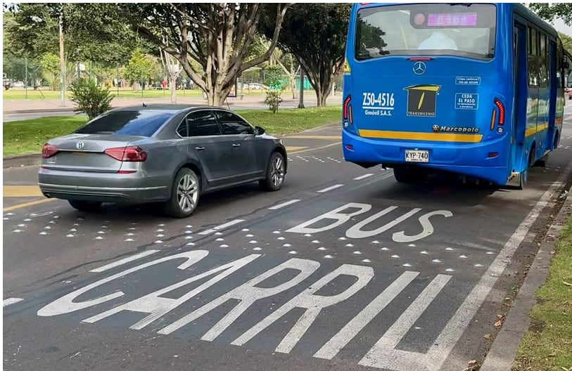 La Secretaría de Movilidad controlará el carril preferencial con agentes de tránsito, cámaras de fotomulta y dispositivos a bordo de los buses del Sitp, con validación previa del comparendo - Secretaría de Movilidad