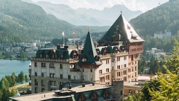 Tiene 130 años, 163 habitaciones, 700 empleados y fue elegido como el mejor hotel del mundo