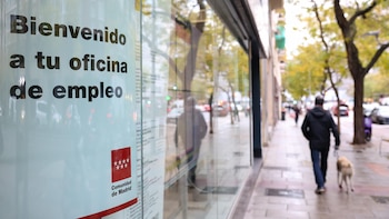 El paro sube en 30.392