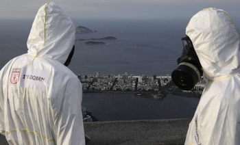 FOTO DE ARCHIVO: Militares trabajan