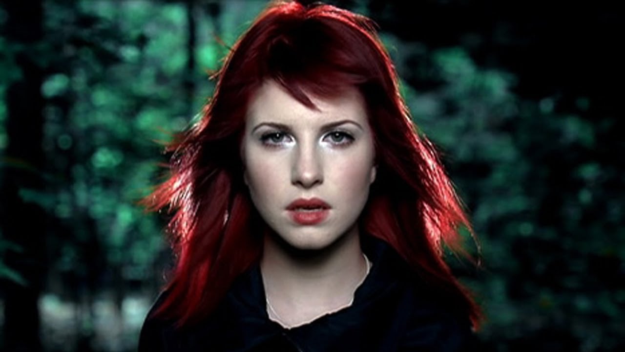 La vocalista de Paramore, Hayley Williams, interpretó el tema