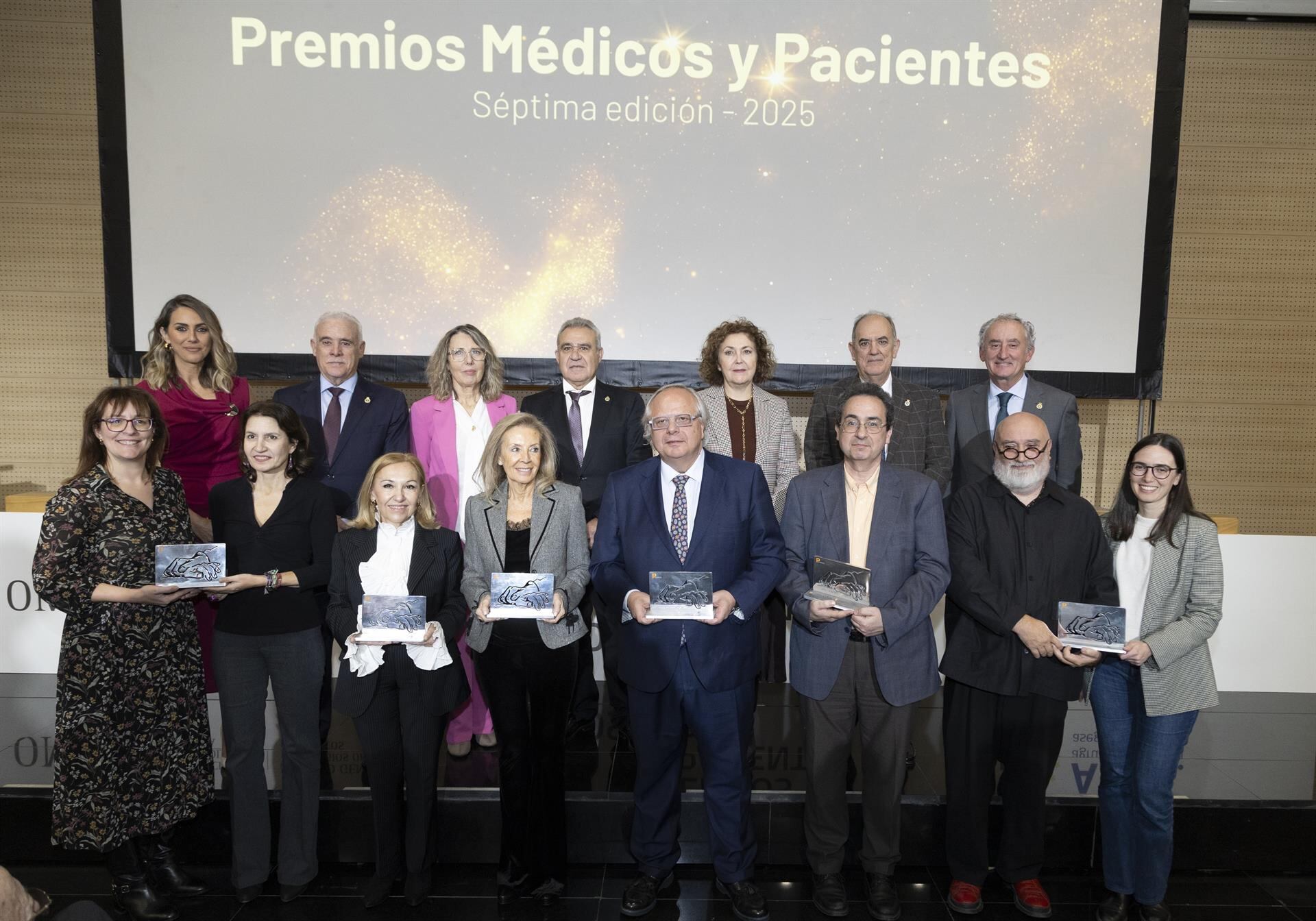 La OMC reconoce la investigación, la comunicación y el compromiso social en salud en sus VII Premios Médicos y Pacientes