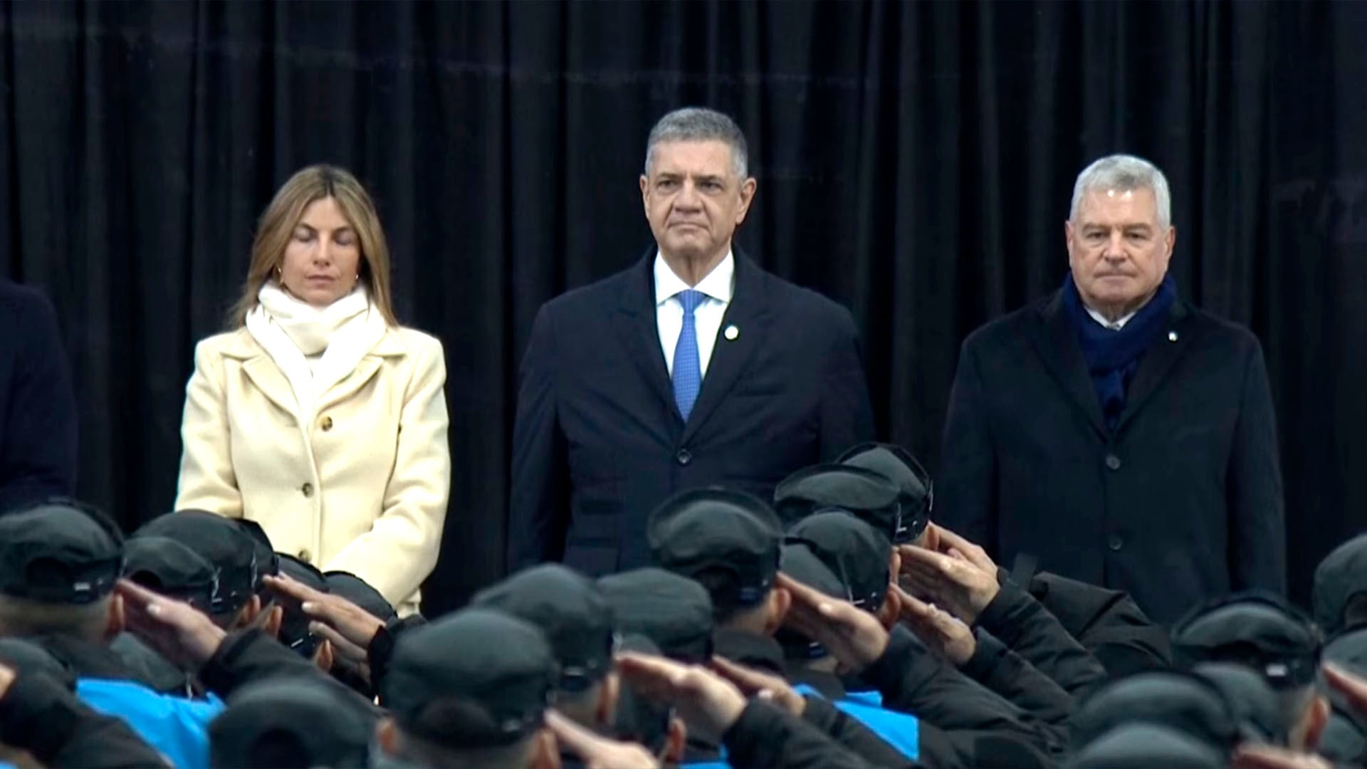 El alcalde porteño junto a su esposa, María Belén Ludueña, y el ministro de Seguridad, Horacio Giménez