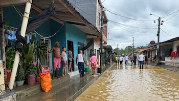 Apartadó bajo el agua: río se desbordó dejando centenares de viviendas inundadas y familias perjudicadas