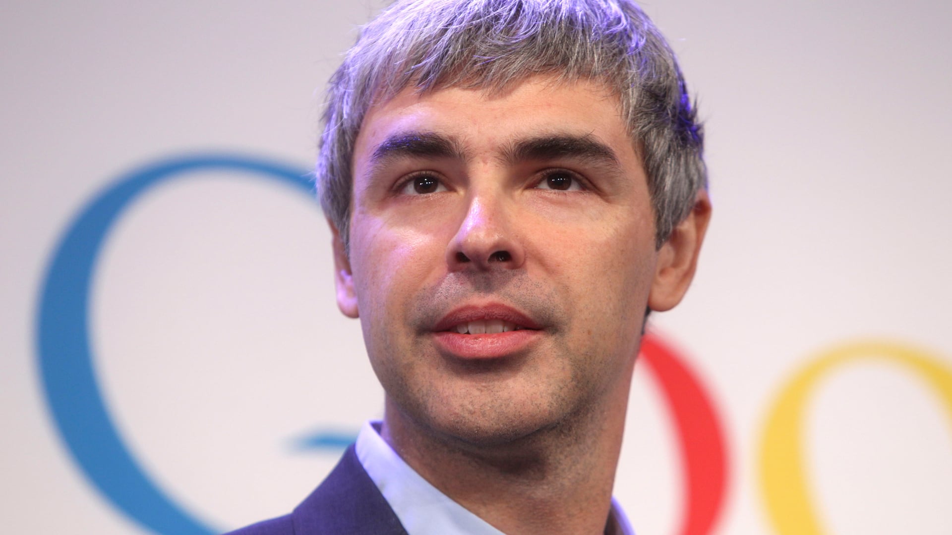 Larry Page traslada la sede de sus empresas y activos fuera de California ante una posible alza de impuestos. (AP)