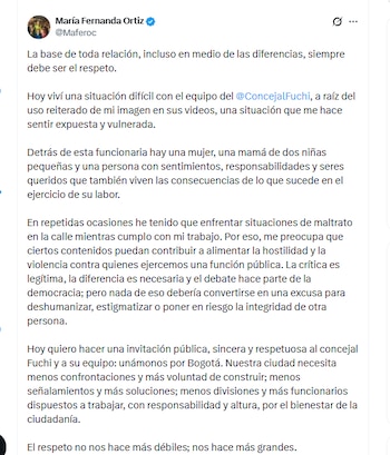 La secretaria de Movilidad, María Fernanda Ortiz, aseguró que el haber sido grabada por el concejal "Fuchi" la hizo sentir expuesta y vulnerada – crédito @Maferoc/X