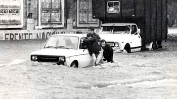 Los autos, con los motores