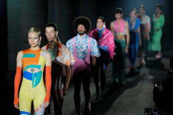 Aspecto del desfile de la