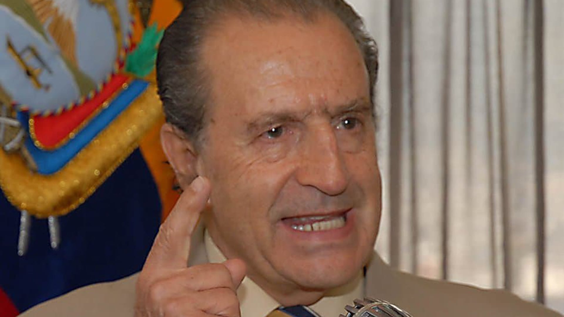 Rodrigo Borja logró la Presidencia de Ecuador tras superar en la segunda vuelta al populista de centroizquierda Abdalá Bucaram en 1988 (X)