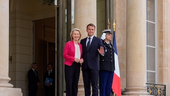 Macron y Von der Leyen coinciden en reforzar la industria europea y la protección de menores en línea