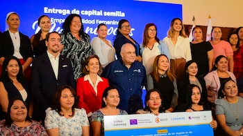 Mujeres emprendedoras reciben más de $375,000 en capital semilla para impulsar 95 empresas en El Salvador