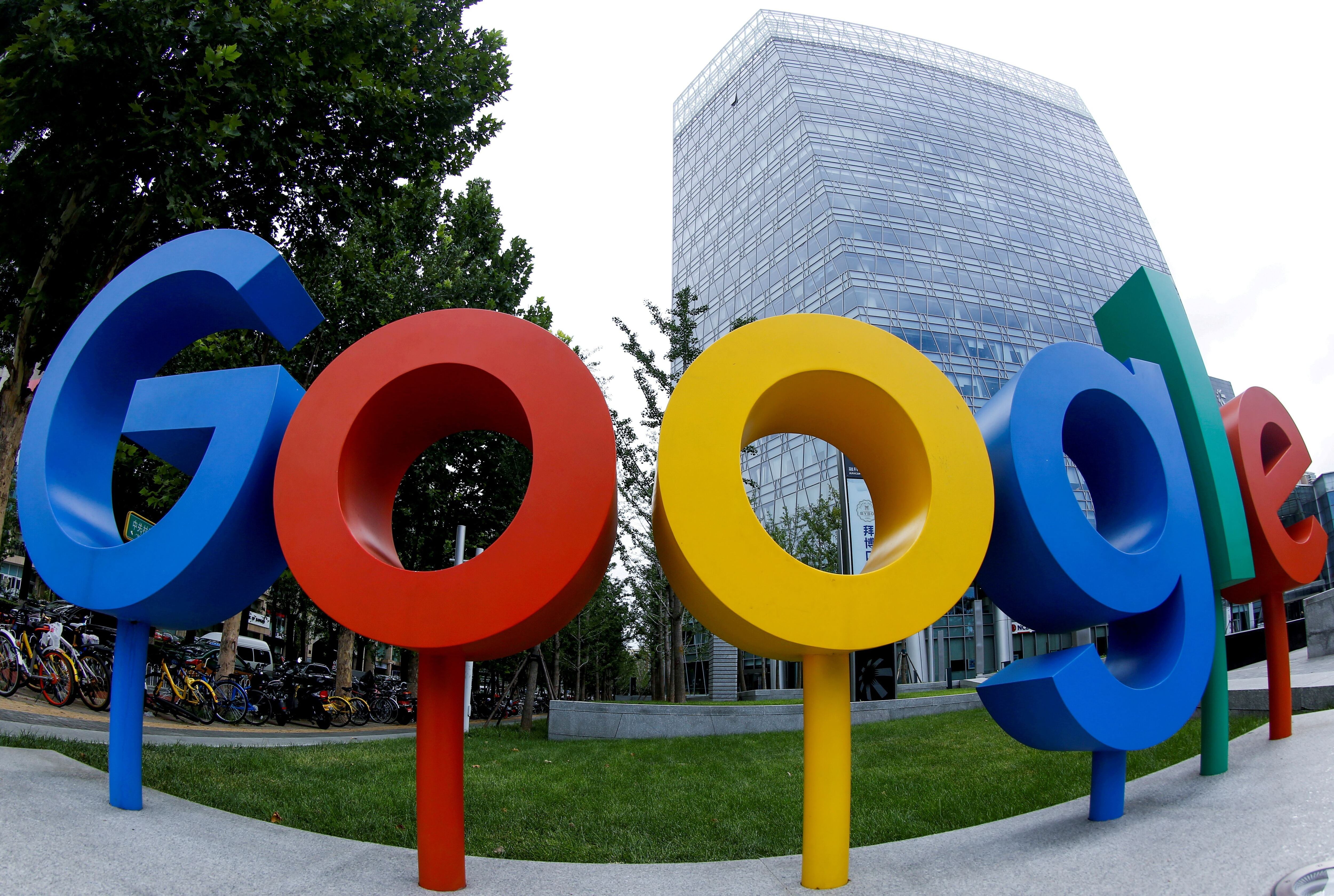 Aunque con menos impacto que sus rivales, el gigante del internet también busca entrar al streaming con Google TV. (REUTERS/Thomas Peter)
