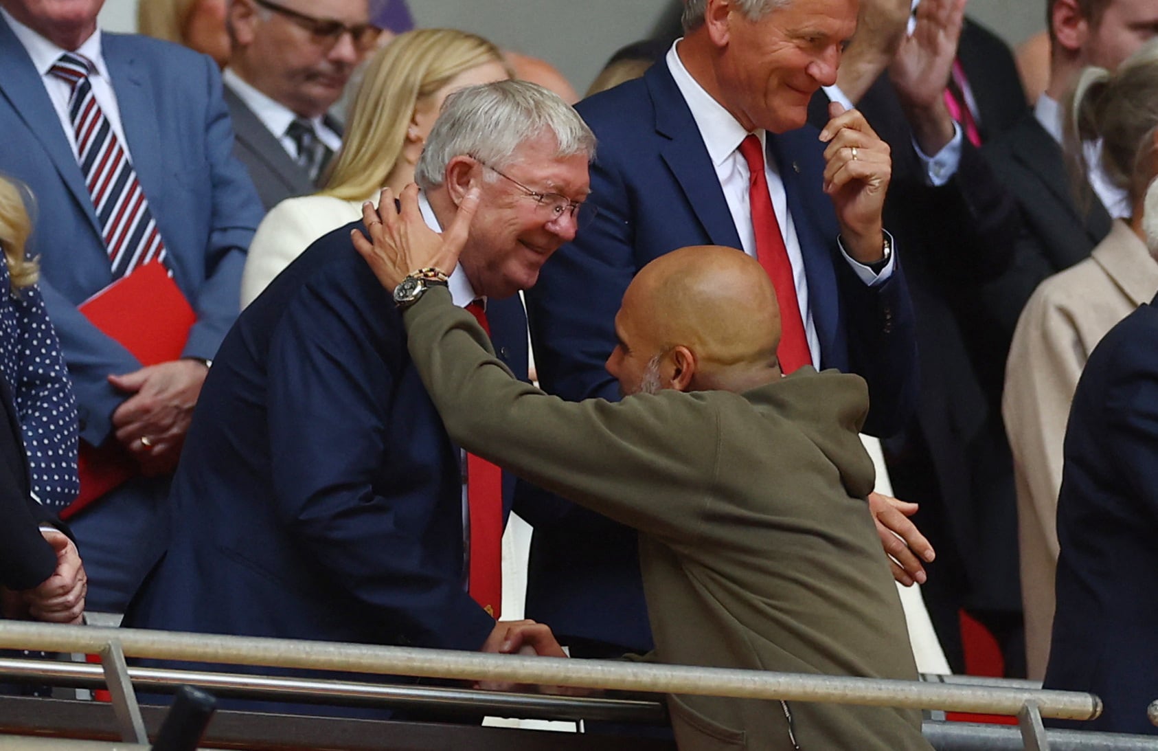 El legado de Guardiola y Ferguson consolidó a Manchester como referencia de innovación, éxito institucional y evolución futbolística a nivel europeo (REUTERS/Carl Recine)