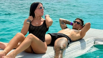 Enzo Fernández junto a su