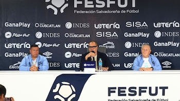 La Federación de Fútbol presenta a Eduardo Lara como nuevo técnico de la selección sub-20 masculina de El Salvador