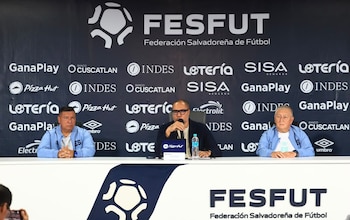 La FESFUT presentó a Eduardo Lara (a la derecha) como nuevo director técnico de la Selección Sub-20 Masculina para la temporada 2026./ (FESFUT)