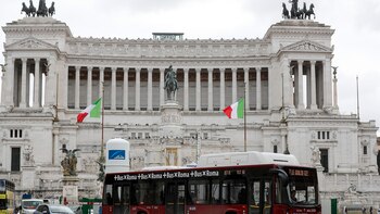 Restauran seis esculturas de la