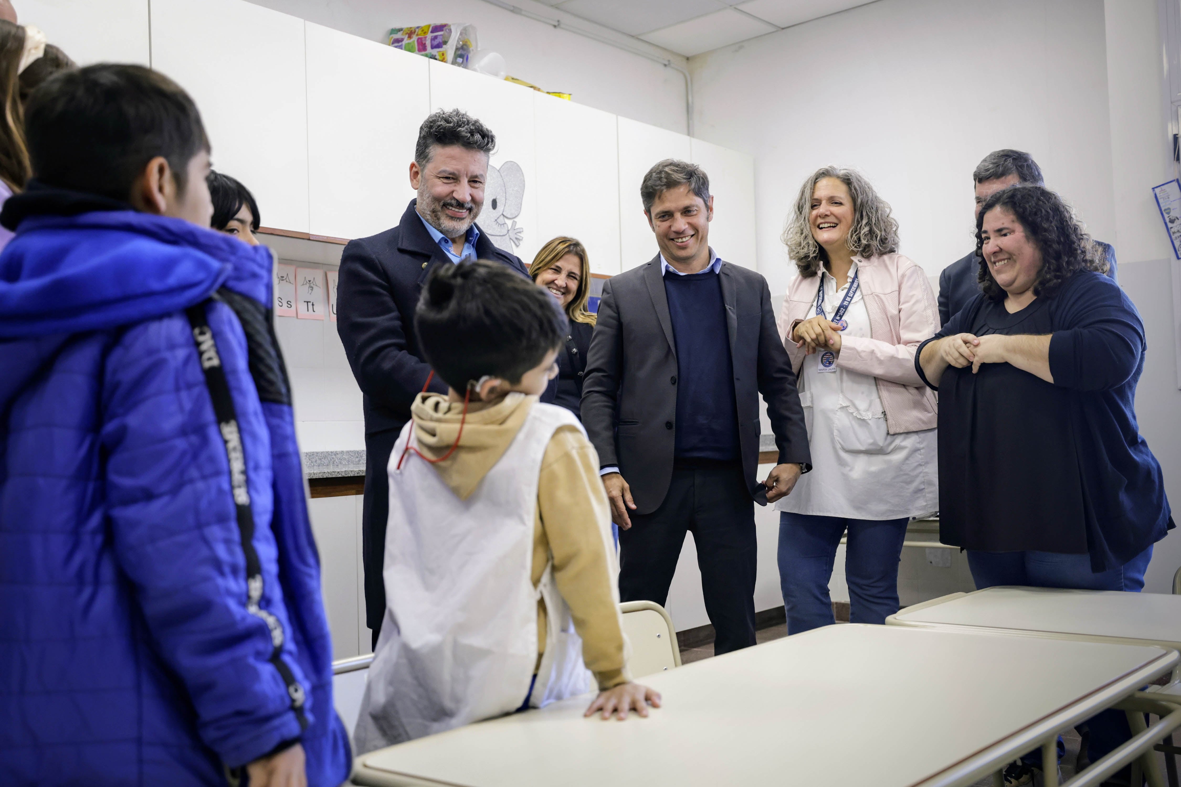 Menéndez junto a Kicillof en una recorrida por Merlo