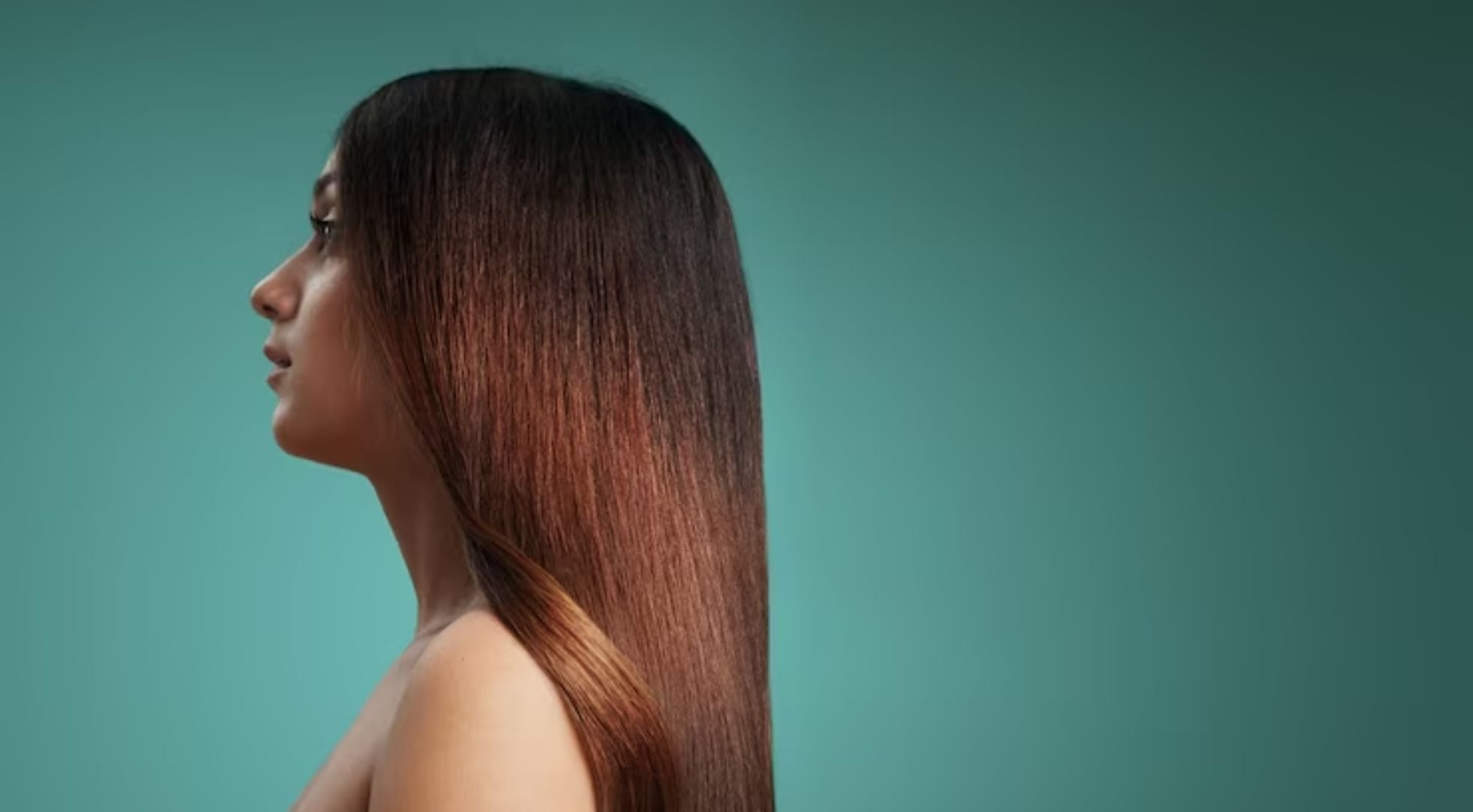 Los productos empleados en el tratamiento de keratina contienen ingredientes nutritivos para el cabello (Freepik)