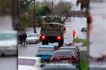 Damnificados por tormentas fuertes y lluvias abundantes (@EjercitoUy)