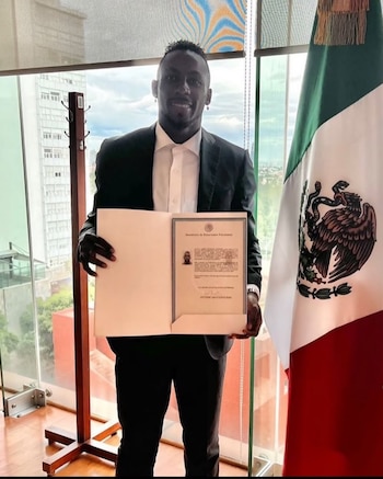 Julián Quiñones obtuvo la nacionalidad mexicana en 2023, consolidando su identidad con la Selección Mexicana. (Foto: Redes)