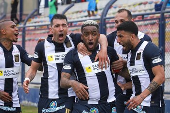 Jefferson Farfán celebrando nuevo triunfo