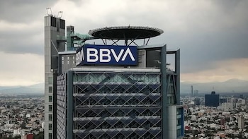Según la información de la SBS, el BBVA registra la tasa anual más baja, mientras que Financiera Surgir presenta la más alta.