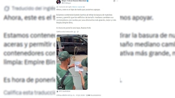 Captura de pantalla de un tuit del alcalde de Nueva York sobre contenedores de basura. Muestra miniatura de video con dos hombres en verde mirando un documento