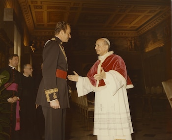 El Vaticano. 02/10/1977. El Papa Pablo VI recibe en audiencia al Rey de España Juan Carlos I. Crédito: GRUPO GROSBY / Archivo ABC